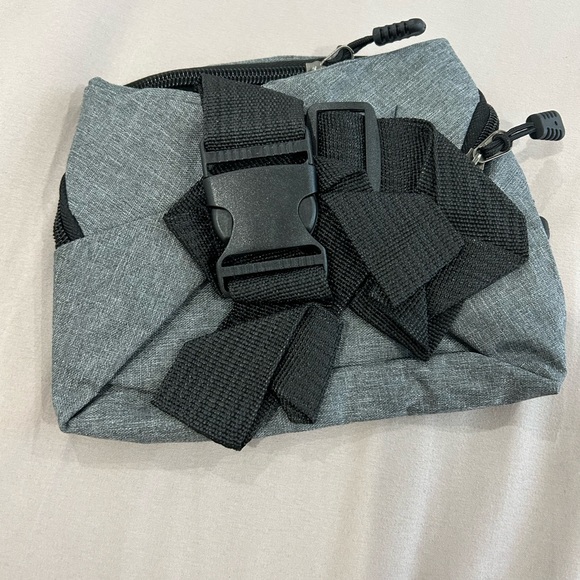 💥PRICE⬇️ 
NISSAN • Thrill Street Fanny Pack • Medium • Grey • - Picture 5 of 12